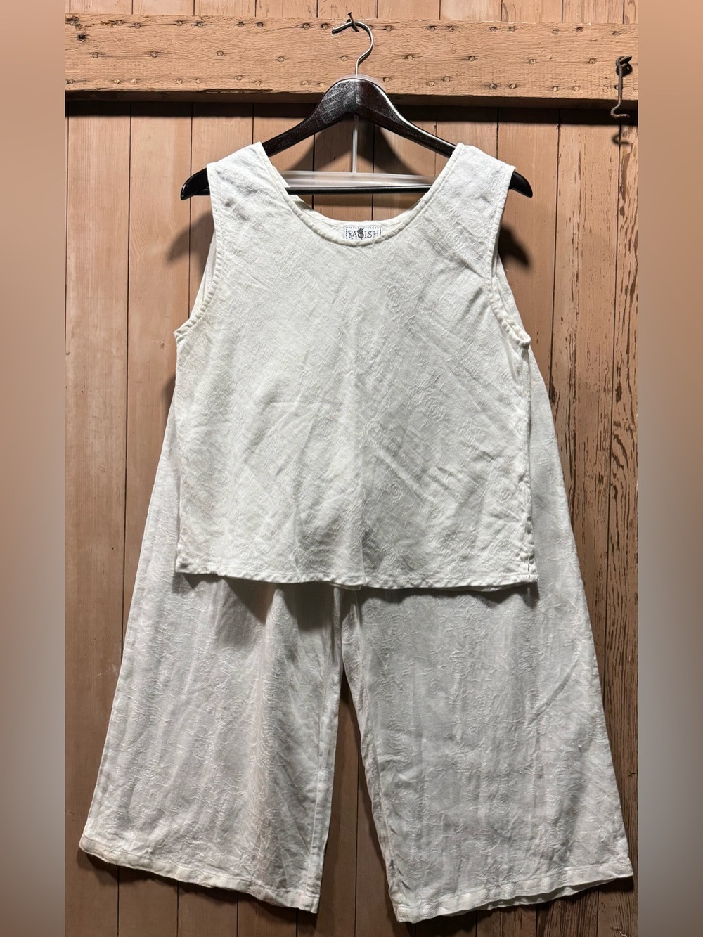 Radish—White Floral Embroidered Linen Wide-Leg Cropped Pants Set